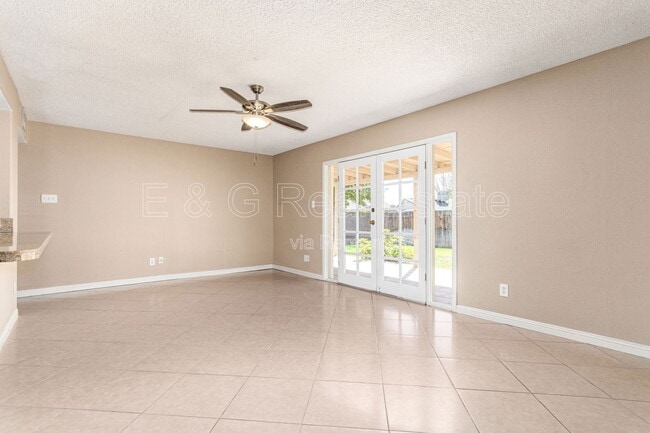 Photo - 1049 E Carter Dr