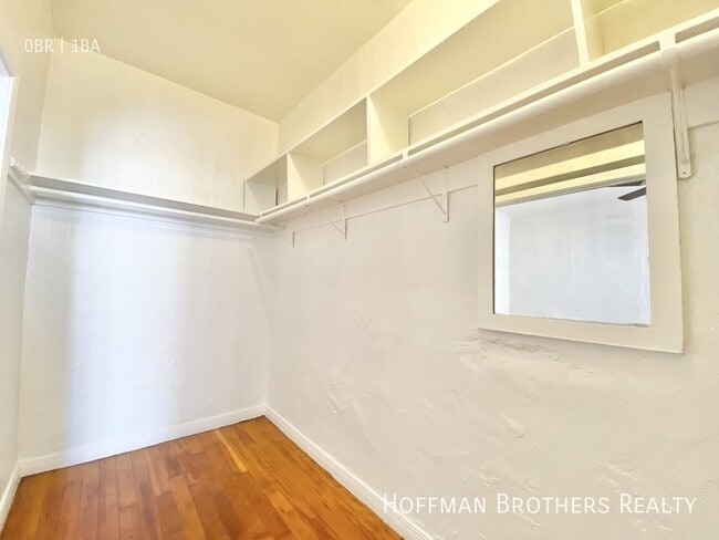 Building Photo - 4852 Rosewood Ave Unit 8