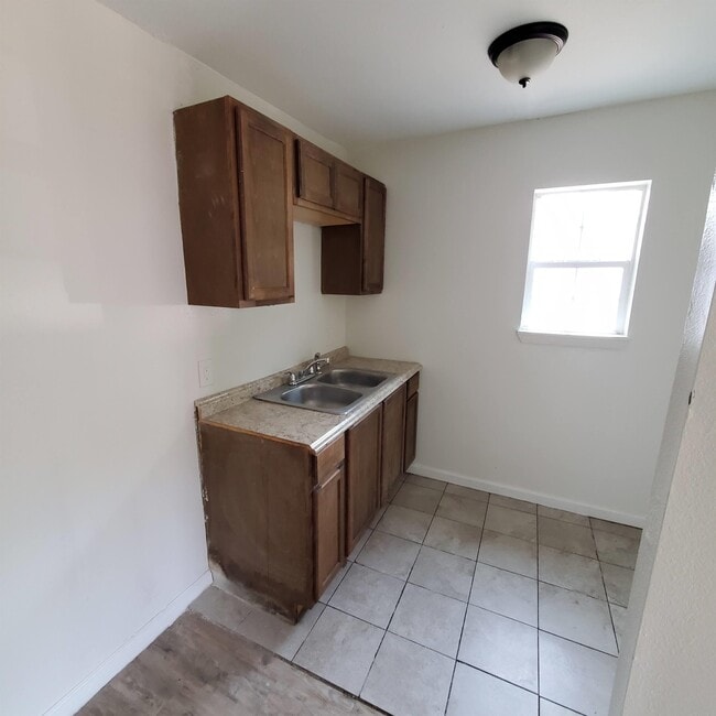 4205 Metropolitan Ave Unit 202