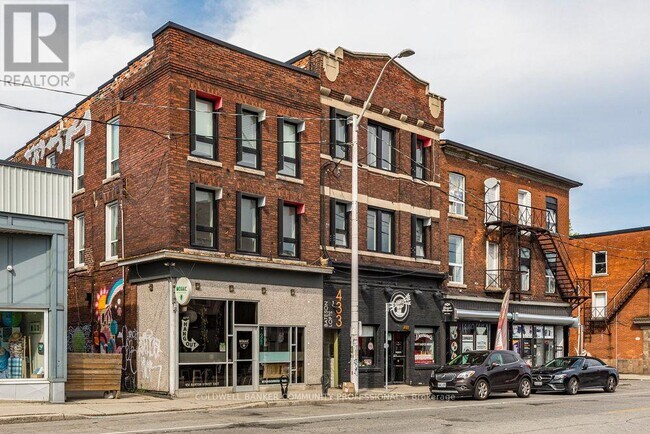 Photo - 433 Barton St E