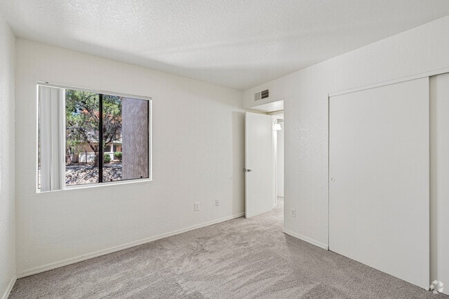2BR, 1BA - 585SF - Second Bedroom