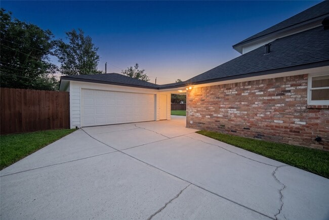 Photo - 4815 Caris St