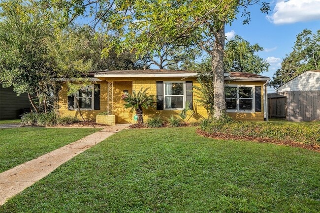 Photo - 4303 Piney Woods Dr