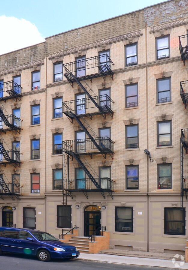 Photo - 496 E 139th St