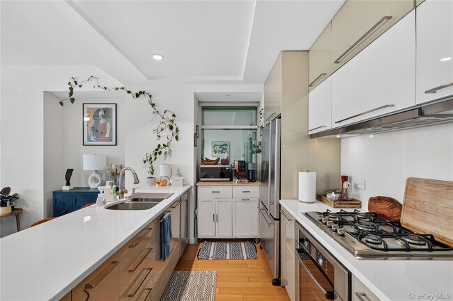 Photo - 24-15 Queens Plaza N Unit 6A