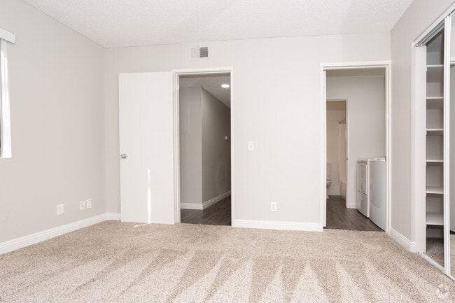 2BR, 1.25BA - 810 SF