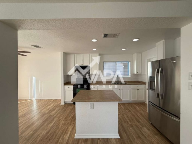 Photo - 9902 Hawksbill Peak