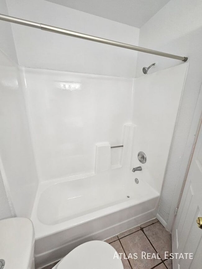 Photo - 104 W Inglewood St Unit 4