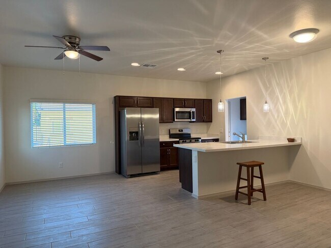 Photo - 1528 E Grovers Ave