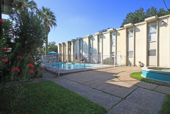 Photo - 1000 Heights Blvd Unit 5