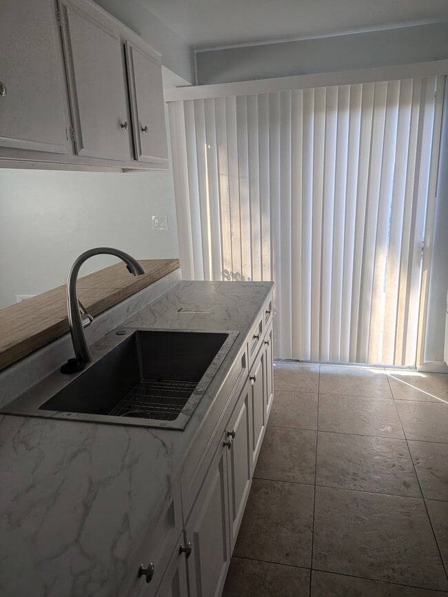 Photo - 14008 Los Angeles St Unidad A