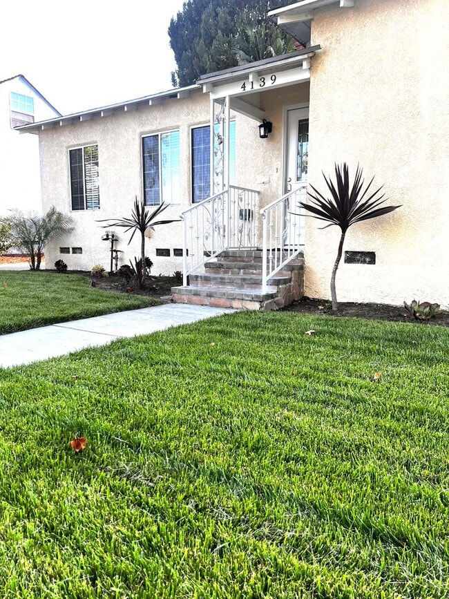 Photo - Single Family. 3-bed Home - Desireable Neighborhood!