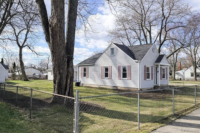 Photo - 7451 Cavell St