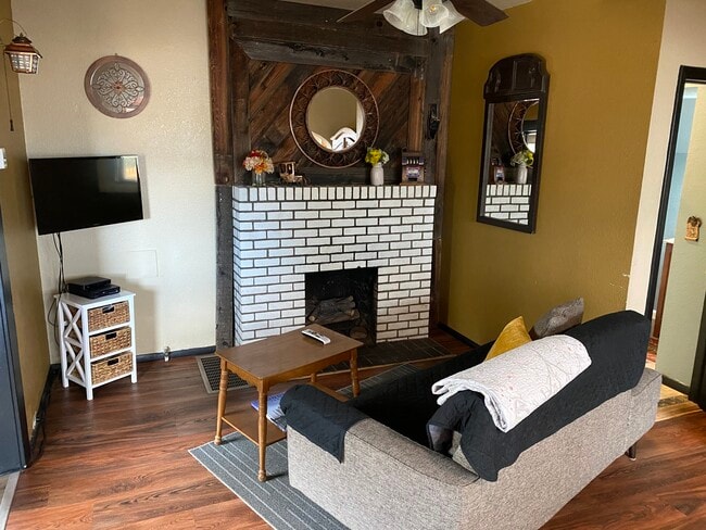 Photo - 118 E Brookside St