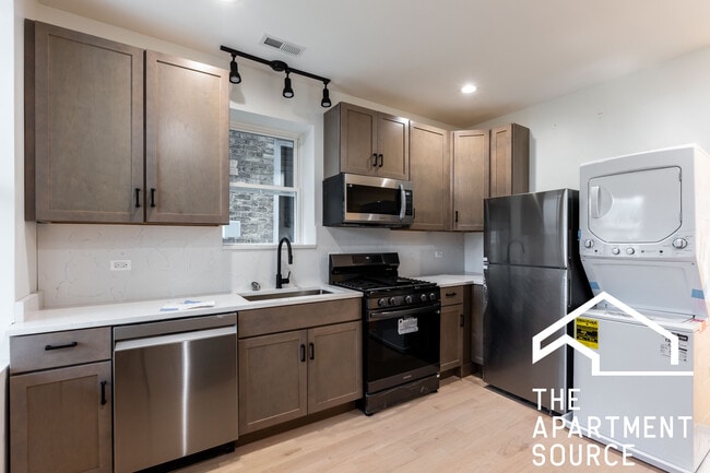 Photo - 2943 N Gresham Ave Unit 1F