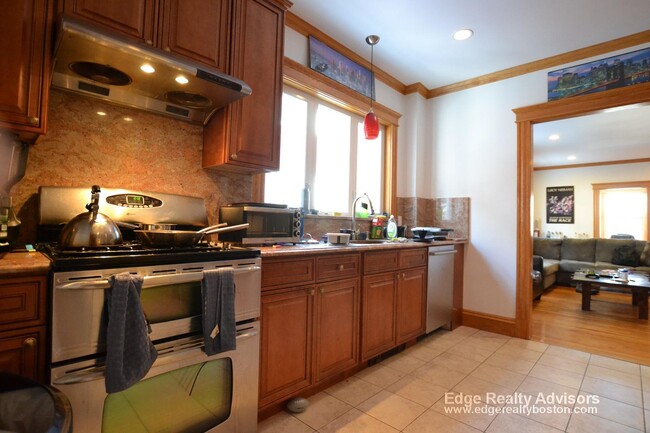 Building Photo - 124 Columbia St Unit 1 Rental