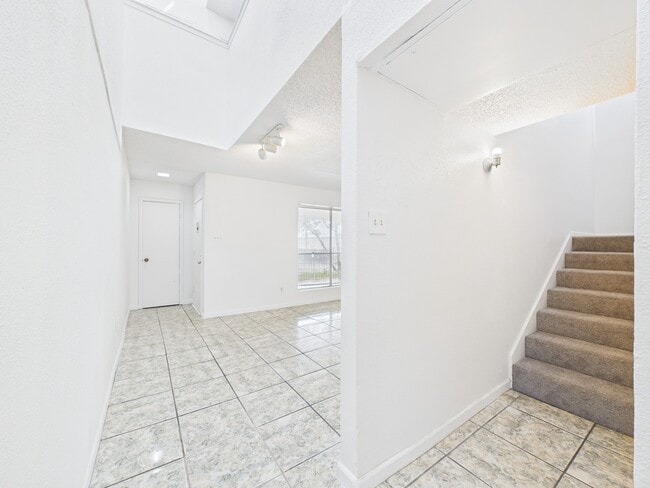 Photo - 781 Country Pl Dr