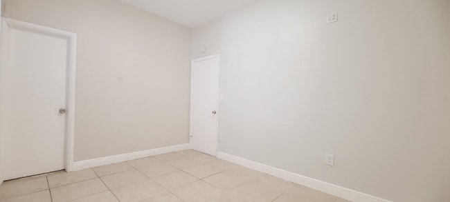 Photo - 567 E 11th St Unidad A Rental