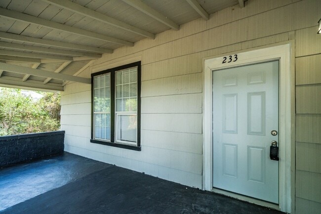 Photo - 233 Alder Ave