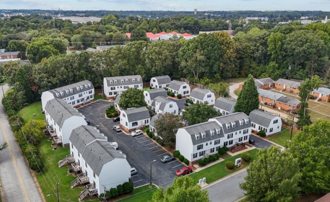 Building Photo - 1022 Fir Pl