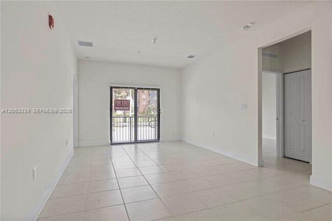 Photo - 8001 NW 41st St