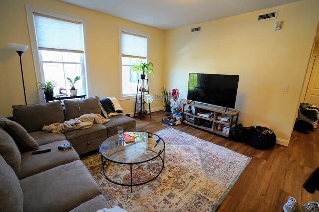 Building Photo - 315 Broadway Unit 209