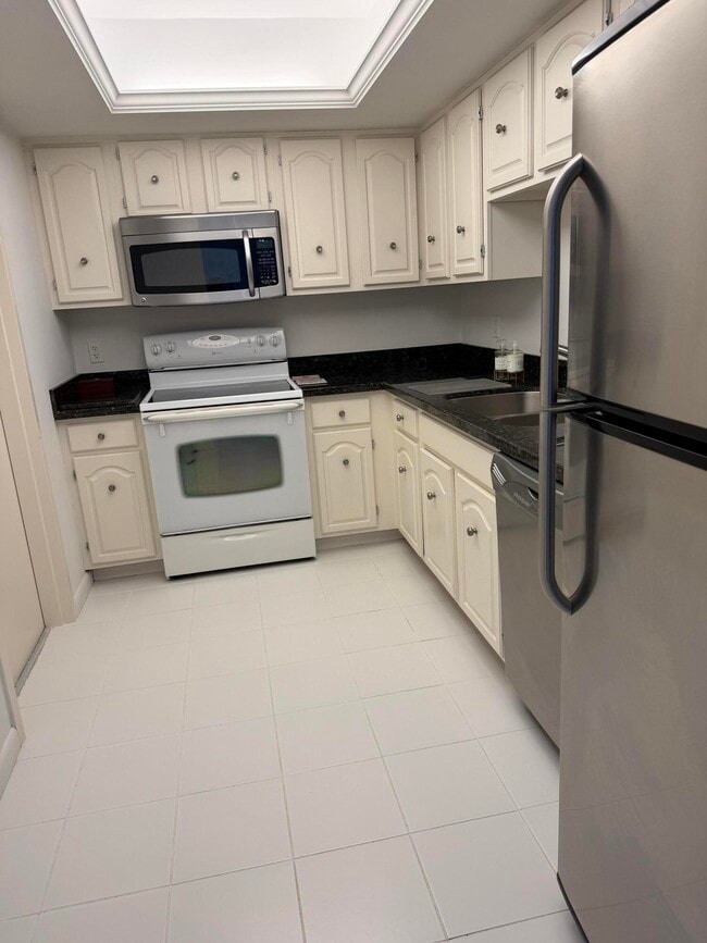 Building Photo - 6845 Willow Wood Dr Unit 3066