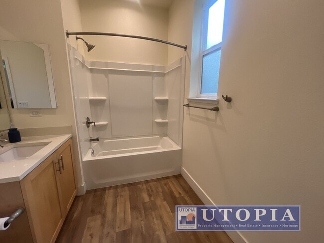 Photo - Beautiful and Spacious 3-bedroom, 3.5-bathroom Townhouse Located in the heart of Seabright. Unit 105 Jacobs Lane
