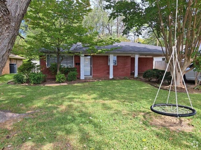 Building Photo - In the heart of Conway Rental