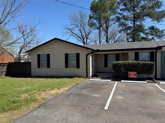 Building Photo - 304 Burgett St