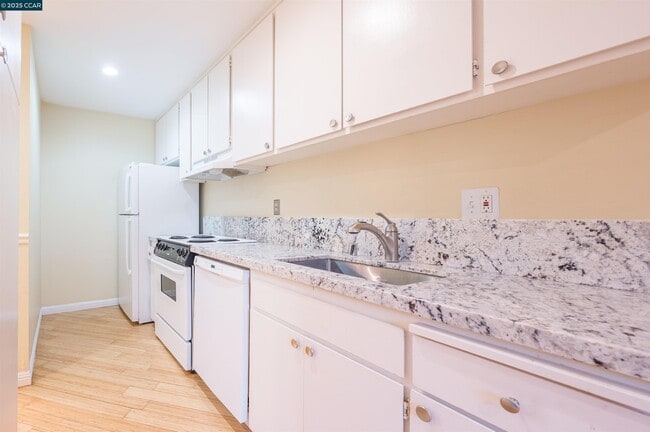 Building Photo - 951 Bancroft Rd Unit 110A