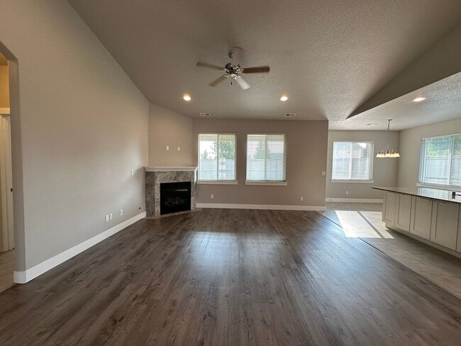 Photo - 906 N Oklahoma Pl