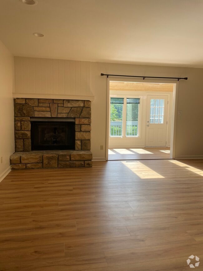 Building Photo - 7978 Hickory Nut Gap Rd Unit #2 Rental