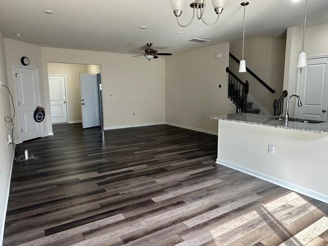 Building Photo - 108 Pelsett St