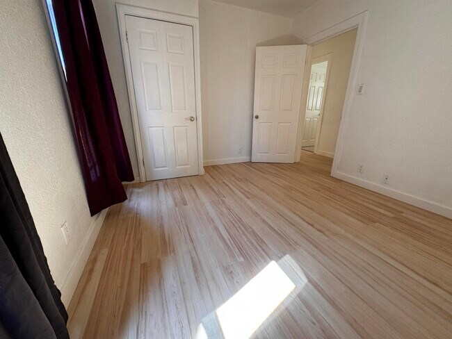 Photo - 1527 77th Ave