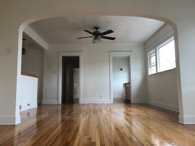 Photo - 1842 Mariposa Ave