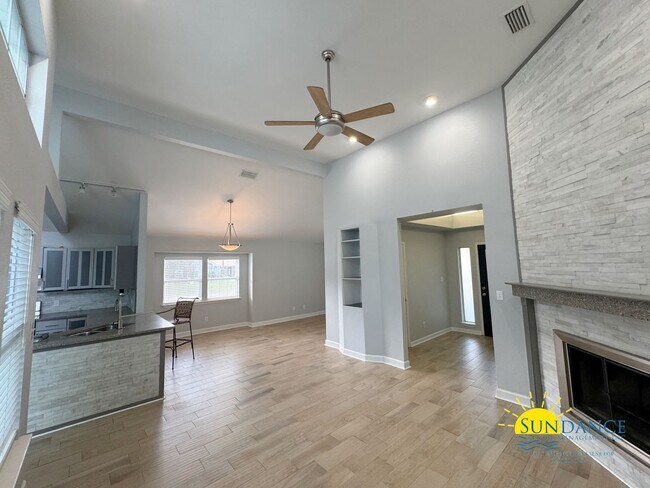 Photo - 3-Bedroom Home in Destin with Solar Power ...