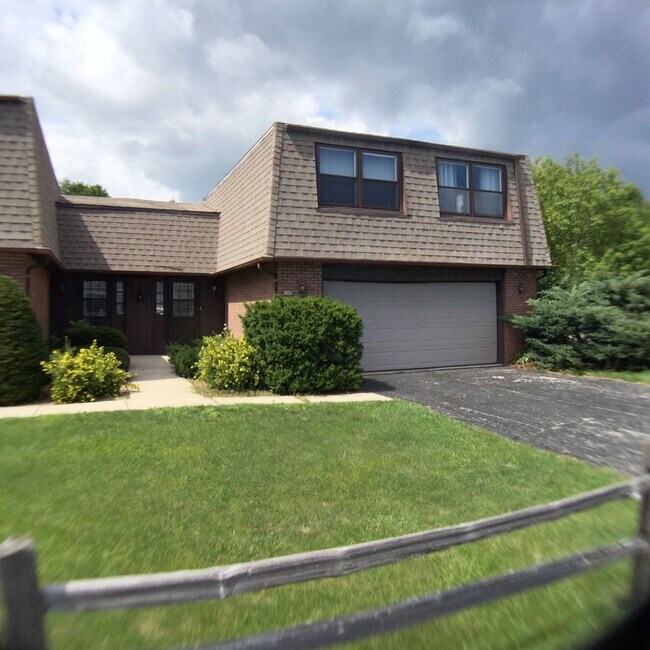 Photo - 201 W Oak St