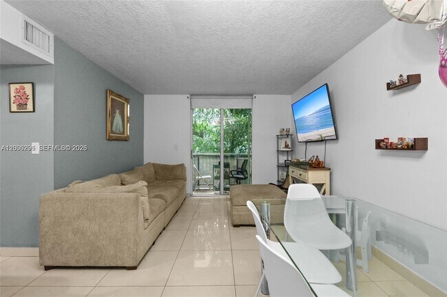 Photo - 104 SW 9th St Unit 305