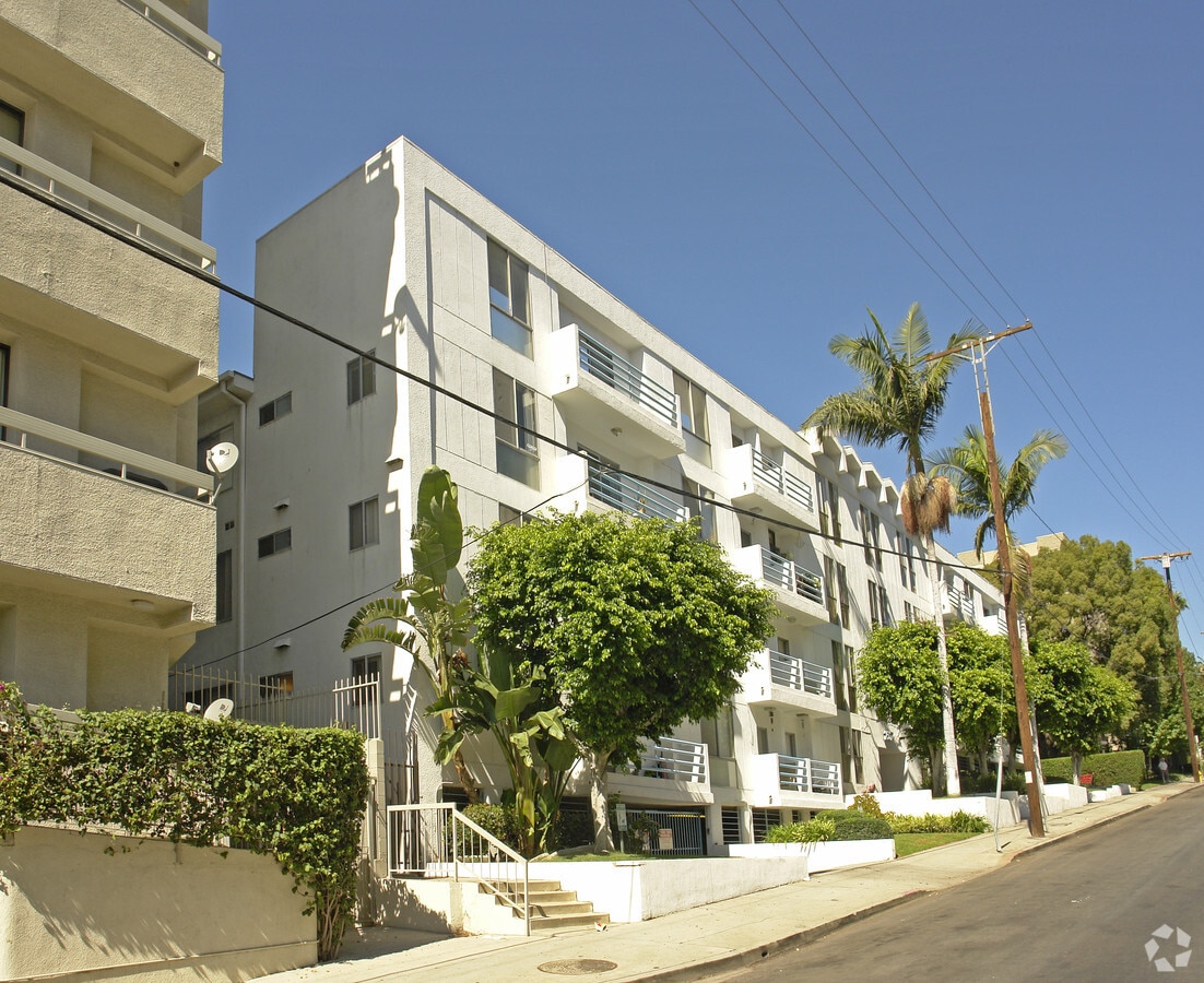 Fuller Apartments - Fuller Apartments