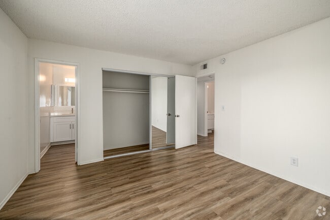 2BR, 2BA - 950SF - Primary Bedroom - Cape Cod Apartments