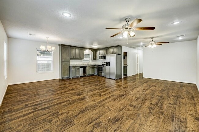 Building Photo - 607 E 43rd St Rental