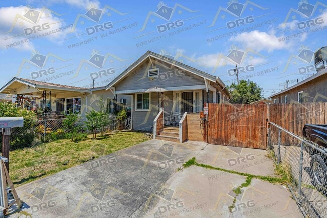 Photo - 17 W 6th St