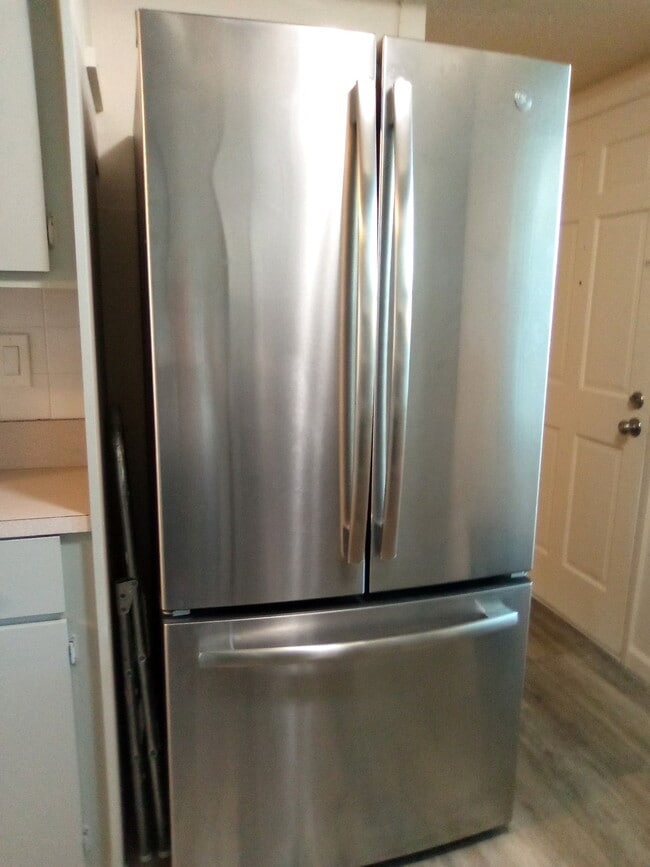 All NEW Appliances - 11700 Park Blvd Unit 104