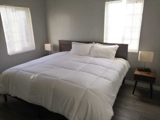 Photo - 1530 W 28th St