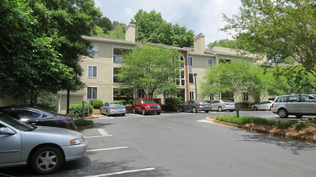 Ground Floor Condo Near Emory, CDC & Decatur - Ground Floor Condo Near Emory, CDC & Decatur