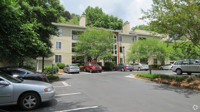 Building Photo - Ground Floor Condo Near Emory, CDC & Decatur