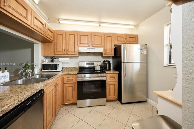 Building Photo - 940 NW 104th Ave Unit 203