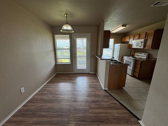 5702 Greengate Dr Unit D