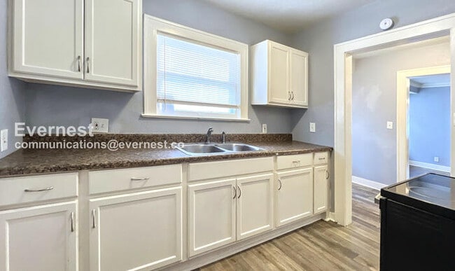 Photo - 2215 E Gregory Blvd